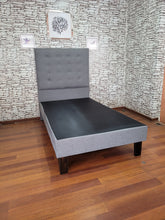 Cargar imagen en el visor de la galería, CAMA 1.5 BASE + RESPALDO MODELO DREAM FC GRIS PERLA LINO
